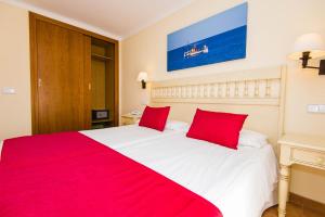 Łóżko lub łóżka w pokoju w obiekcie Bell Port Hotel
