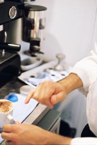 特雷弗斯港口宾馆的咖啡和沏茶工具