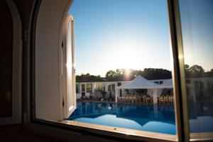 Swimmingpoolen hos eller tæt på Fiordaliso Hotel