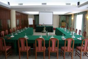 a conference room with a long table and chairs at Hotel Ristorante Al Boschetto in Cassino