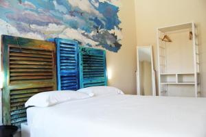 Posteľ alebo postele v izbe v ubytovaní Urban Pop Bnb