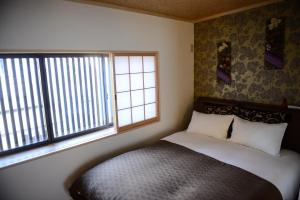 En eller flere senge i et værelse på 色絵古都 IROEKOTO