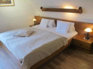 Postel nebo postele na pokoji v ubytování Gasthaus Zum Rothenberg