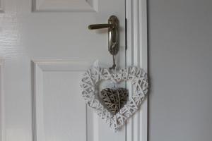 Ảnh trong thư viện ảnh của 5 mins walk to Carrick - Sleeps 12 - Off road parking - Modern house ở Carrick on Shannon