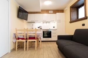 Кухня или мини-кухня в Pianeta Oro Apartments
