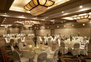 Restaurace v ubytování Radisson Hotel Hauppauge-Long Island + 25 fotografií