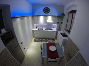 O bucătărie sau chicinetă la Frank House +22 fotografii