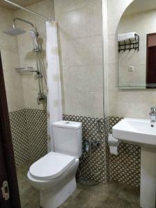 Un baño de Riverside Hotel