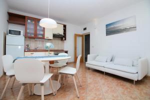 Kuchyň nebo kuchyňský kout v ubytování Apartment by B&D