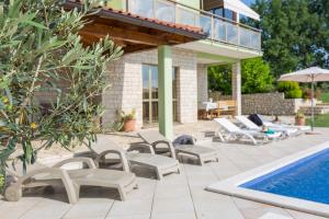 Bazén v ubytovaní Apartments Cekada alebo v jeho blízkosti