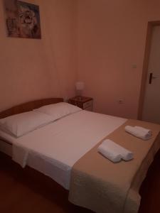 Ένα ή περισσότερα κρεβάτια σε δωμάτιο στο Apartments Tutina