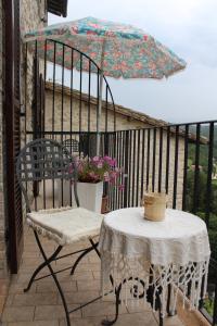 A balcony or terrace at Il Castello sul Lago