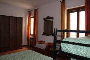 A bed or beds in a room at Il Castello sul Lago