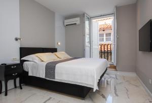 Postel nebo postele na pokoji v ubytování Soleil Luxury Rooms Old town