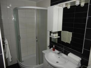 Kúpeľňa v ubytovaní Apartments Indira