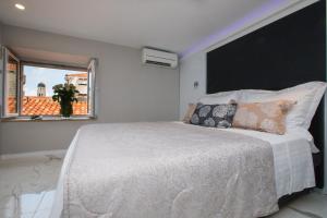 Postel nebo postele na pokoji v ubytování Soleil Luxury Rooms Old town