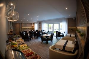 a dining room with tables and chairs in a restaurant at Hotel Nadmorski in Łeba