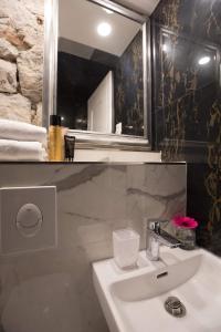 Koupelna v ubytování Soleil Luxury Rooms Old town