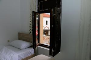 Postel nebo postele na pokoji v ubytování Hotel Old Konak