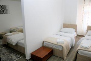 Postel nebo postele na pokoji v ubytování Hotel Old Konak