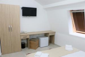 TV a/nebo společenská místnost v ubytování Hotel Old Konak