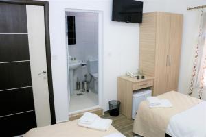 Postel nebo postele na pokoji v ubytování Hotel Old Konak