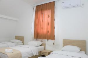 Postel nebo postele na pokoji v ubytování Hotel Old Konak