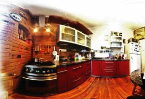 Kuchyň nebo kuchyňský kout v ubytování Hostel Kyiv-Art