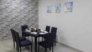 Χώρος καθιστικού στο New Vacation Double Storey Home