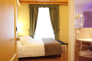 Ένα ή περισσότερα κρεβάτια σε δωμάτιο στο Hotel Borgo Antico