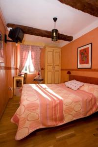 Postel nebo postele na pokoji v ubytování Le Vieux Château