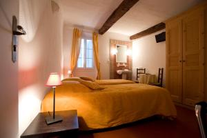 Postel nebo postele na pokoji v ubytování Le Vieux Château