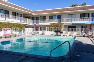 Bazén v ubytování Motel 6-Mojave, CA nebo v jeho okolí