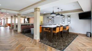 a dining room and kitchen with a table and chairs at Best Western Plus Addison/Dallas Hotel in Addison