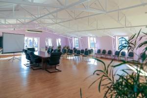 Οι επιχειρηματικές εγκαταστάσεις ή/και οι αίθουσες συνεδριάσεων στο Kras Hotel Resort & Spa +59 φωτογραφίες