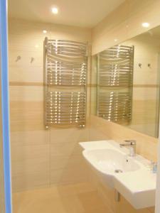 Koupelna v ubytování Hotel Isora