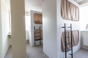 Postel nebo postele na pokoji v ubytování hi Hostel