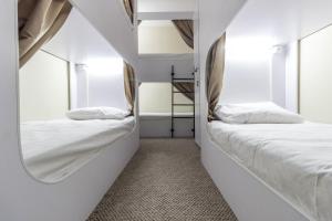 Postel nebo postele na pokoji v ubytování hi Hostel