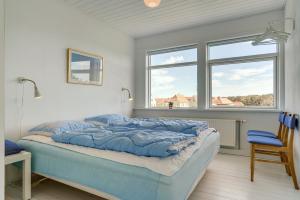 A bed or beds in a room at Løkken Bright Apartment (Sommerlyst)