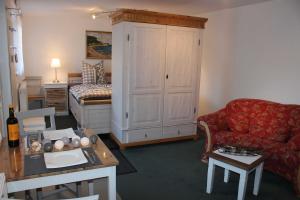 a living room with a red couch and a table at Befeld Susanne in Neustadt in Holstein