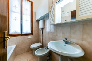 a bathroom with a sink and a toilet at Cà Tolentini in Venice