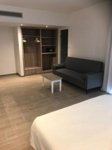 Imagen de la galería de Stratovarius Nissi Rooms, en Ayia Napa