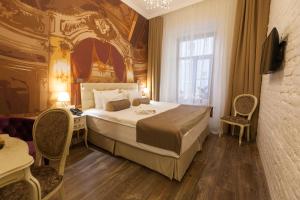 a bedroom with a king sized bed in a room at Galunov Hotel in Saint Petersburg