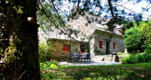Κήπος έξω από το Le moulin de Beuzidou