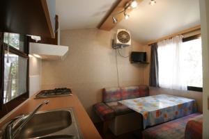 Kuchyň nebo kuchyňský kout v ubytování Camping Reno + 13 fotografií