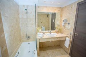 Koupelna v ubytování Hotel Borgia