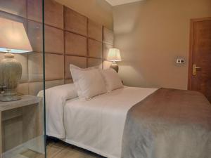 Un pat sau paturi într-o cameră la Hostal San Andres