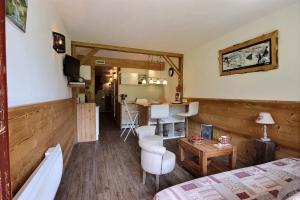 a room with a bed and a table and a kitchen at ARC 1800 Pierra Menta in Arc 1800