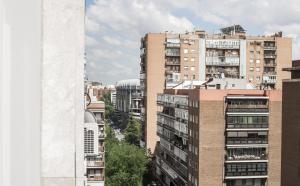 Zdjęcie z galerii obiektu Elegant retreat business district Bernabéu w Madrycie