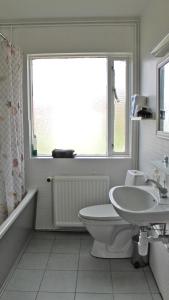 Koupelna v ubytování Móra guesthouse